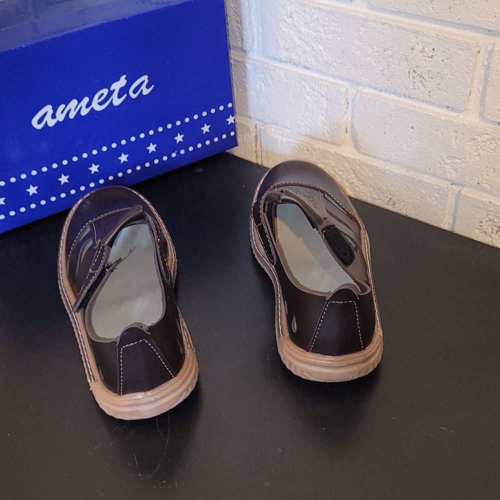 Ameta Girls Brown Leather Closed-Toe Sandals / Shoes - Size 4 - Picture 2 of 5
